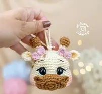 Fofuami - Tainá Rodrigues - Giraffe Keychain - English translation - Free
