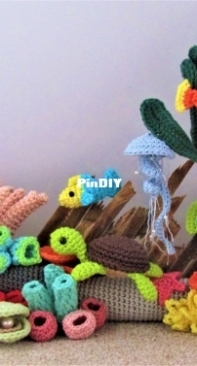 Jenalli-Design - Saffira Woldijk - Coral Reef - Koraalrif – US or UK English - Dutch