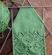 Grün ist die Hoffnung / Green is the Hope Socks-English by Stephanie van der Linden