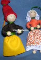Pipe cleaners small dolls