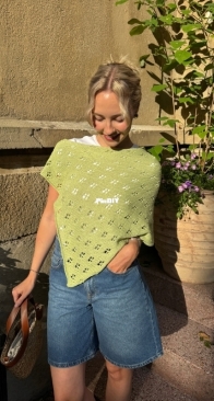 Bloomlet Poncho by Vicy Milotté