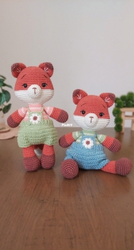 Rachel Crochê - Rachel Muylaert - Foxes -  Raposinhas Junior e Flora - Portuguese