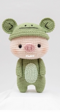 Tranguyenami - Trà Nguyễn - Crochet Pig - Frog Costume