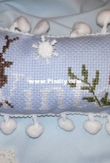 Mani di Donna winter pincushion