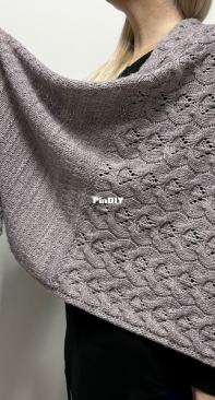 Conchas Shawl by Gretha Mensen-English