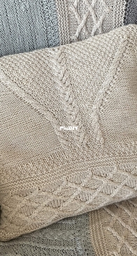 A Seamless Wonder Pillow by Lara Simonson - KnotEnufKnitting