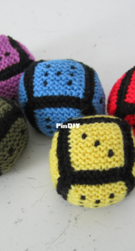 Grime Dice Juggling Balls by Pat Ashforth & Steve Plummer - Woolly Thoughts - Free