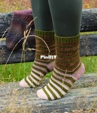 Fast as Fun Socks - Vanilla & Stripes by Nele Bostelmann - Ravijennaknits