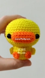 Amigurumi duck