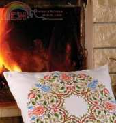 CoatsCrafts Anchor - Floral Emblem Cushion