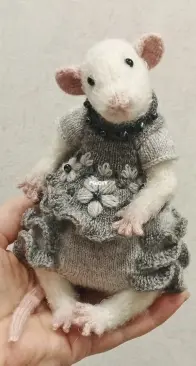 Lariska the Rat by Anna Batina - Russian