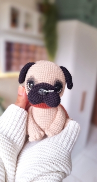 Lamigú Crochê - Layla Domingues - Cachorro Boris  o Puguinho - Português