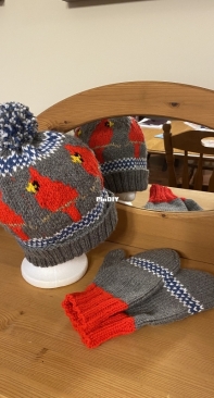 Carola’s Heart Strings - Doris Cardinal Hat and Mittens by Carola Baker - Free