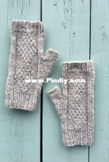 Diamond Brocade Mitts by Robbie Laughlin