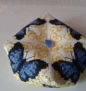 Biscornu / Pin cushion