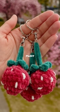 Crochet by Mette - Mette - Strawberry Keychain and Cherry Keychain - Free