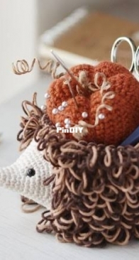 Firefly Crochets - Olga Mareeva - Hedgehog Hook Holder and Pumpkin Pincushion