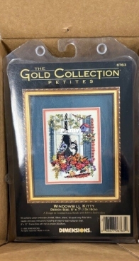 Dimensions Windowsill Kitty