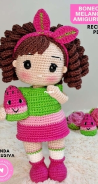 Feito a Mão - Mari Trevisan - Boneca Melancia - Portuguese