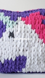 Lion Brand Yarns - Unicorn Emoji Pillow M20096 - Free