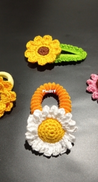 hair clips and rubber bands