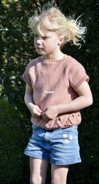Vera Tee  by Julie Jaeken-English, Dutch. Free