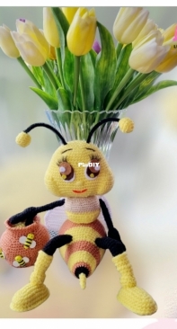 Luvly Gifty - Petra Moravcikova - Amigurumi Crochet Bee With Honey Pot