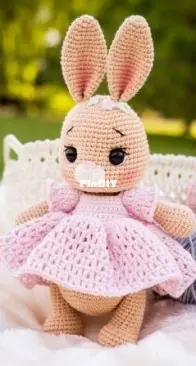 Blink Yarn Crafts - Cechir Olesea - Bella the Bunny - Bella el Conejito - Spanish