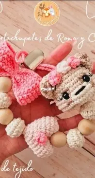 De Ensueños crochet - Celeste Bitiol -  Roma and Ciro pacifier holder - Portachupetes de Roma y Ciro - Spanish