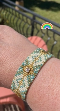 Gold and green Bracelet peyote