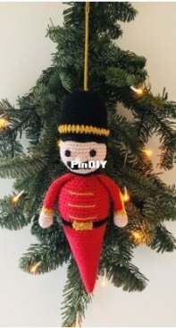 Haakvrouw - Esther -  Icicle Nutcracker - IJspegel Notenkraker - Dutch - Free