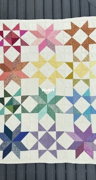 Laura Penrose - Stella Quilt Blanket - English