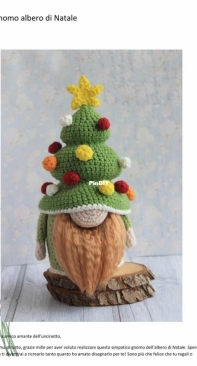 Pam Pino Design - Nazeli Mkrtchyan-Tadevosyan - Christmas Tree Gnome - Gnomo albero di Natale - Italian - Translated