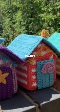 Laura Loves Crochet - Laura Sutcliffe - Beach Huts