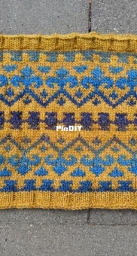 Scilforne Cowl by Vikki Perkins-Free