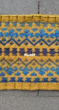 Scilforne Cowl by Vikki Perkins-Free