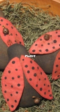 Olde Annie Primitives - Annie Greene - Primitive Lady Bugs No.119