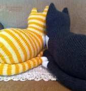 Rabbit Hole Knits - The Parlor Cat by Sara Elizabeth Kellner