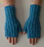 Over the River Mitts by Nell Ziroli