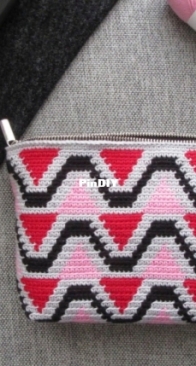 Hobbii Friends - The Story of a Mulberry - Nathalie Grandinho - Ava Cosmetic Pouch - Free