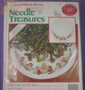 Needle Treasure JCA 02905  Sugar Plum Lane Tree Skirt