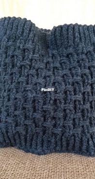 Criss Cross Cowl by Carmen Tye - English, Spanish - Free