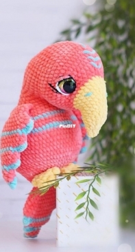 Varezhka Handmade - Julia Bazhina - Chief the Parrot
