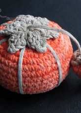 Karabouts - Kara Lyon - Tomato and Strawberry Pincushion - Free