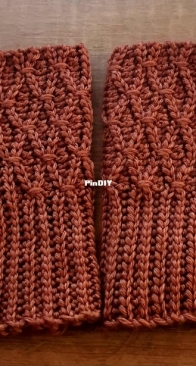 cable_leafs_mittens_own_pattern