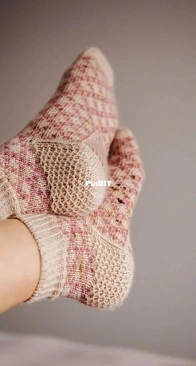 Rhubarb and Custard Socks by Zanete Hussain - Zaneteknits