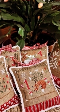 Lucky butterfly stitchery - joyful christmas calendar full project