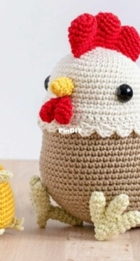 Airali Design - Ilaria Caliri - Flora the hen and little chick