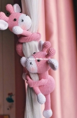 Giraffe, curtain tie back