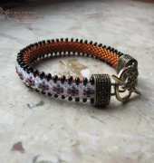 Bracelet 4, 5